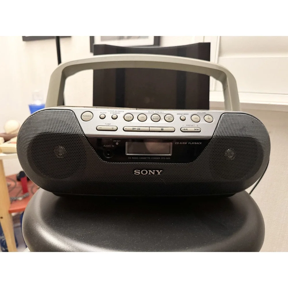 SONY (CFD-S05 )AM/FM Radio Boombox CD Cassette Tape Player Megabass Stereo